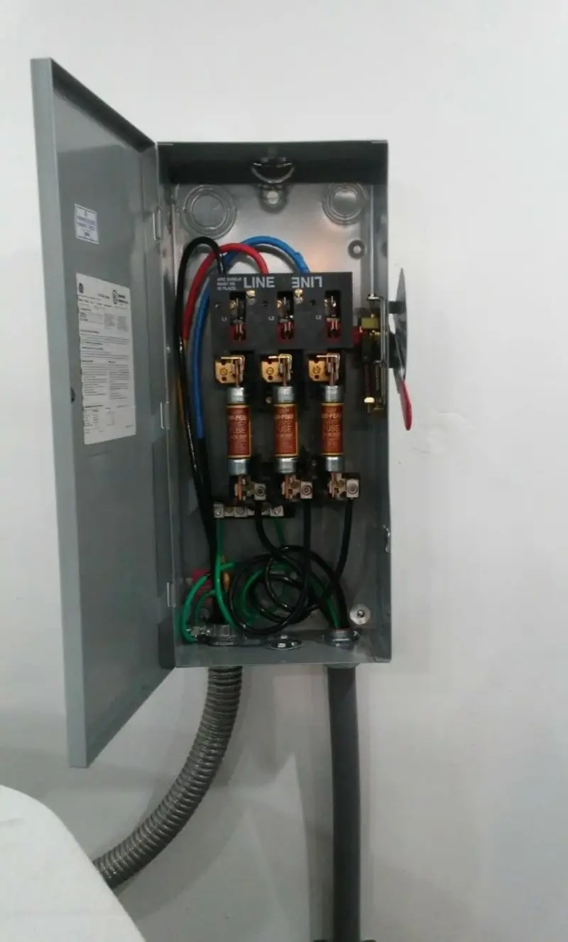 Three-phase disconnect switch installed for Smoke Detector Installation in Candor